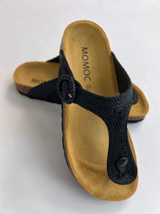 Momoc Altea black raffia thong sandal angled view cork latex sole recycled EVA Spain | Momoc Shoes