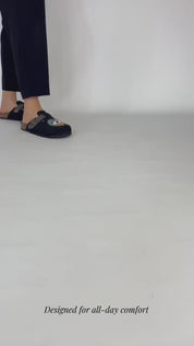 A Glance Clogs walking video | Momoc Shoes