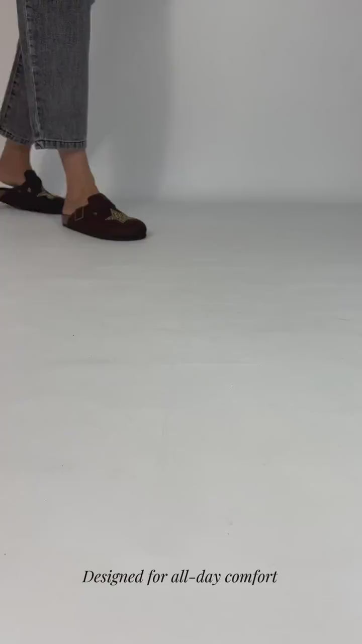 Momoc A Star Chocolate clog video walking handmade Spain vegan sustainable | Momoc Shoes Spain
