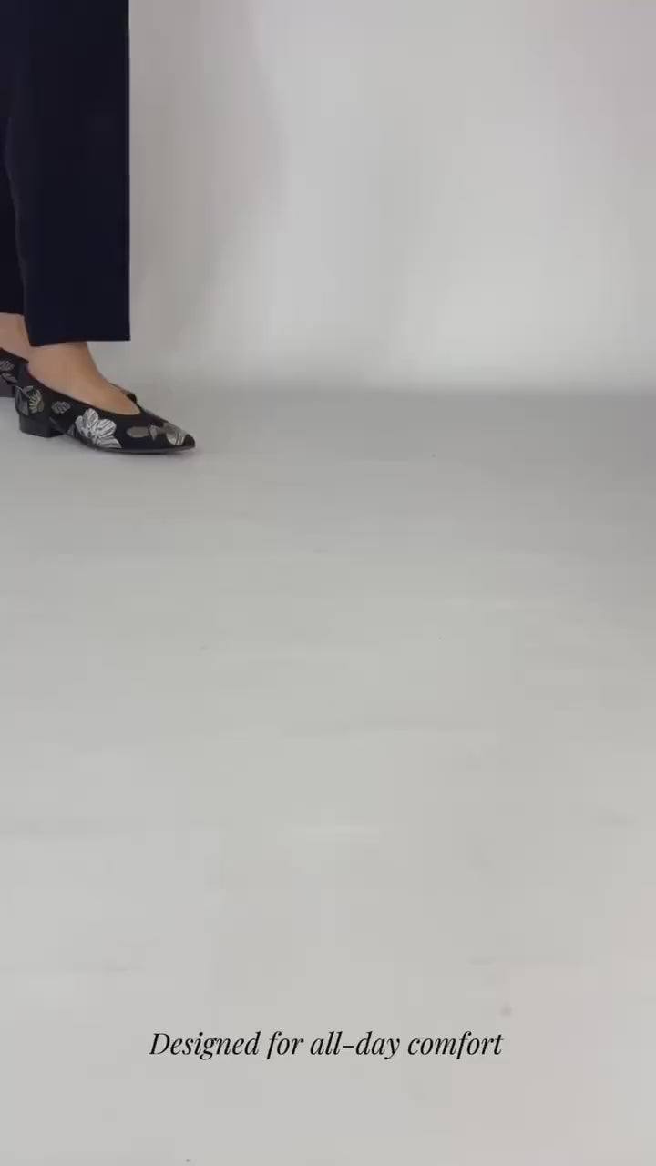Bolboreta gold ballet flats walking video | Momoc Shoes