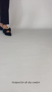 Momoc Lucrecia green velvet ballet flat with black bow walking video handmade Spain | Momoc Shoes