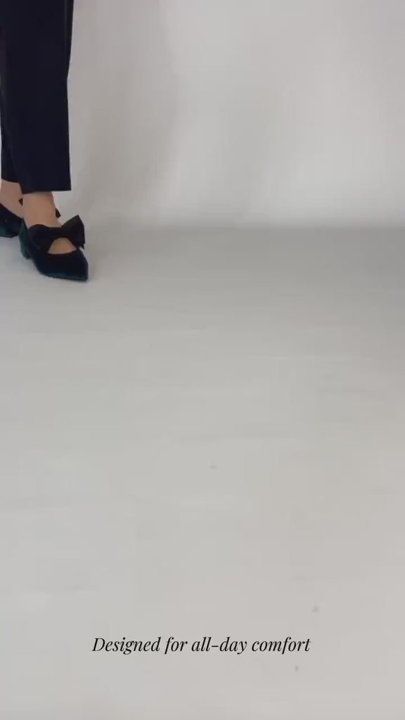 Momoc Lucrecia green velvet ballet flat with black bow walking video handmade Spain | Momoc Shoes