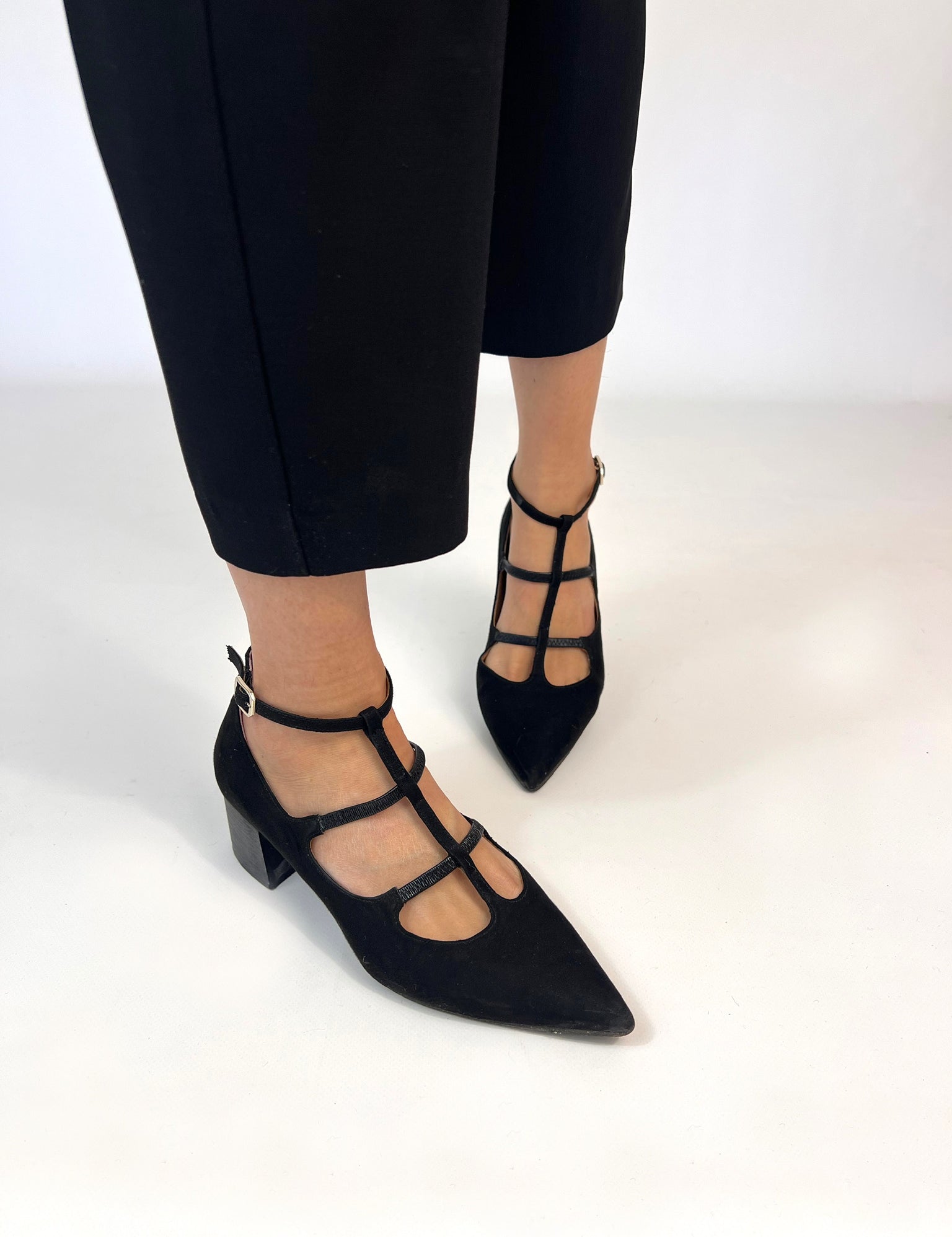 Wednesday Black Midi Heel side view | Momoc Shoes