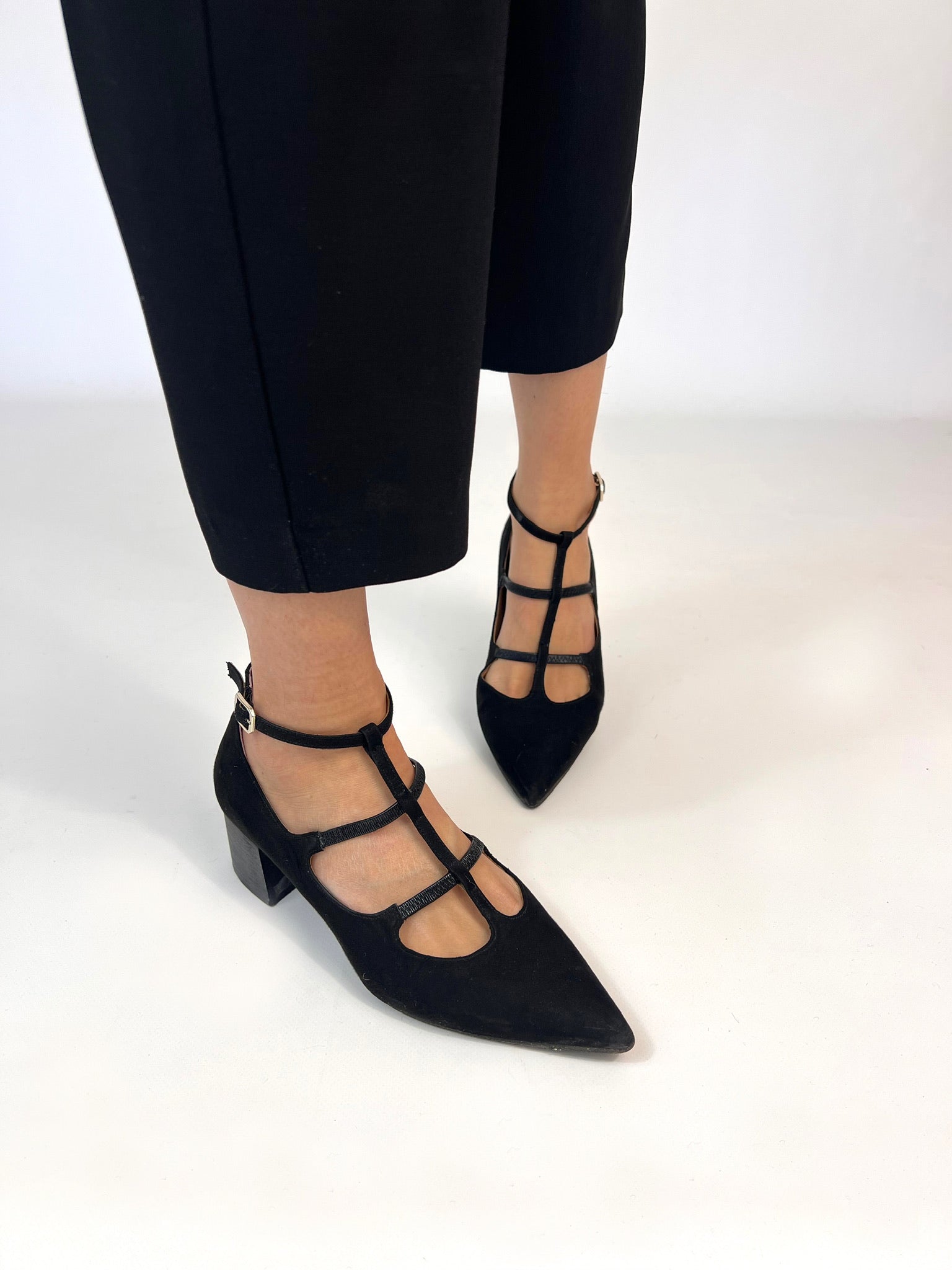 Wednesday Black Midi Heel side view | Momoc Shoes